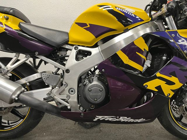 honda - cbr-900-rr-fireblade
