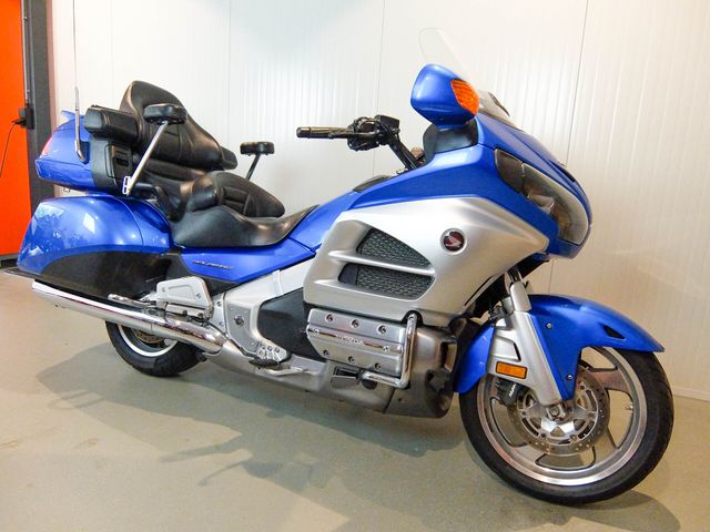 honda - gl-1800-goldwing