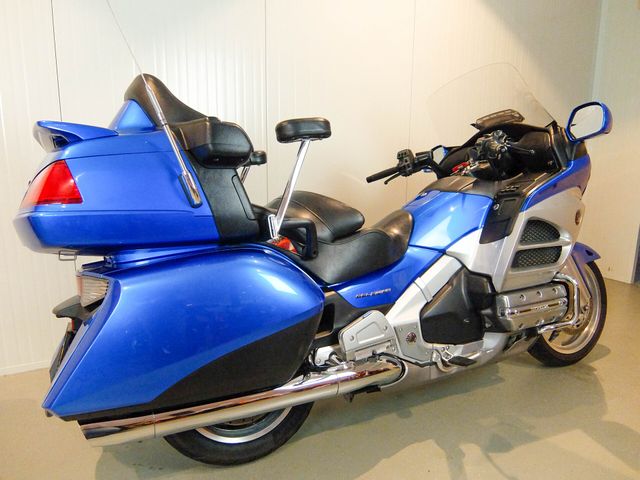 honda - gl-1800-goldwing