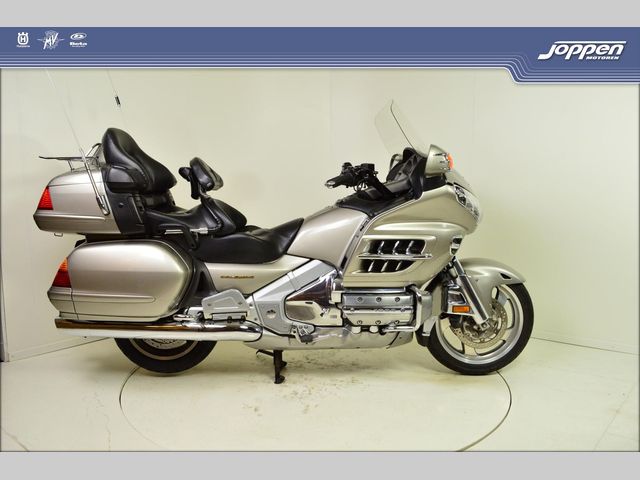 honda - gl-1800-goldwing