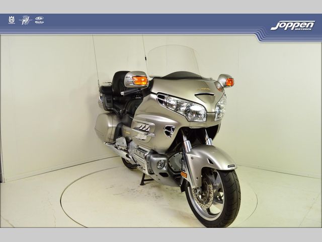 honda - gl-1800-goldwing