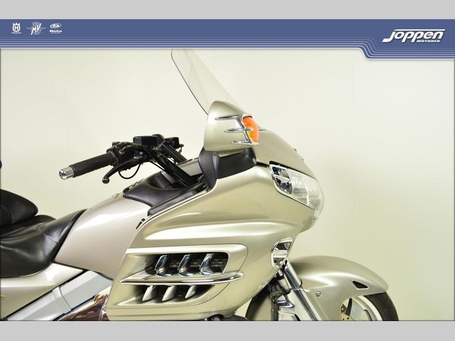 honda - gl-1800-goldwing