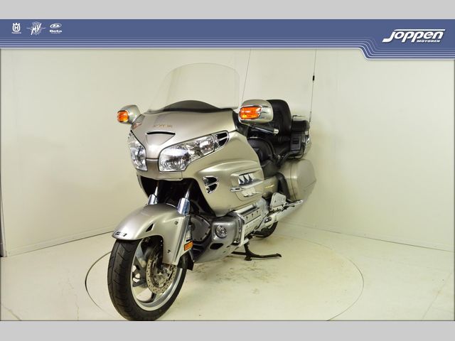 honda - gl-1800-goldwing