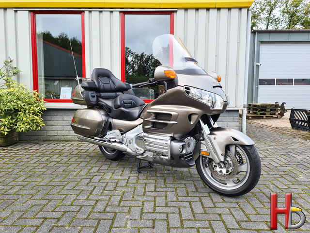 honda - gl-1800-goldwing