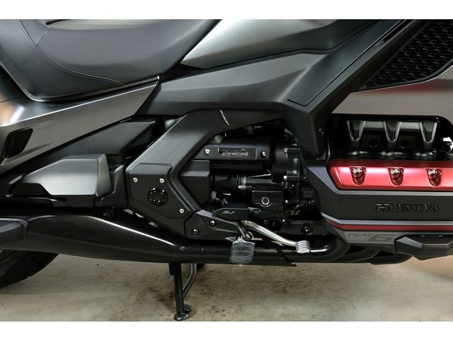 honda - gl-1800-goldwing-bagger