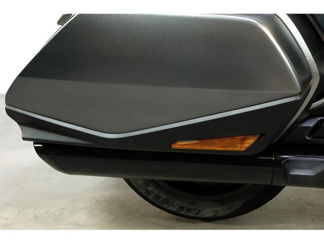 honda - gl-1800-goldwing-bagger
