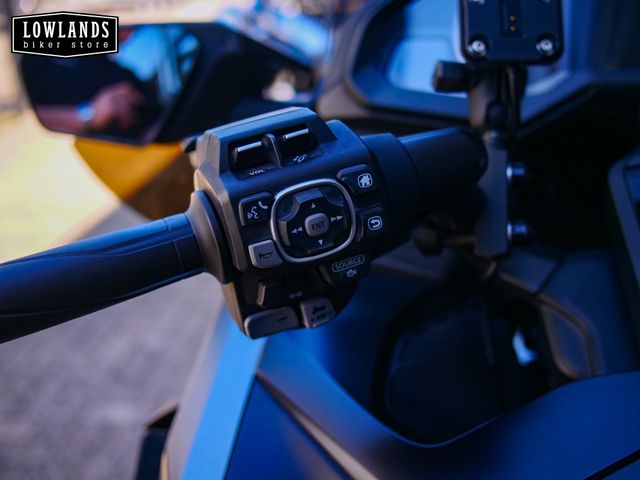 honda - gl-1800-goldwing-bagger-dct