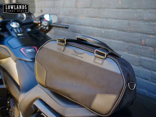 honda - gl-1800-goldwing-bagger-dct