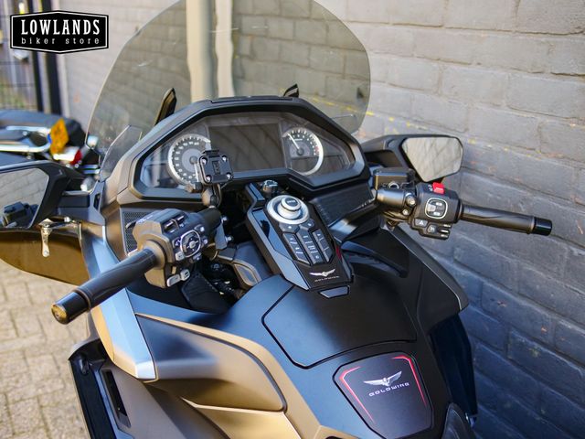 honda - gl-1800-goldwing-bagger-dct