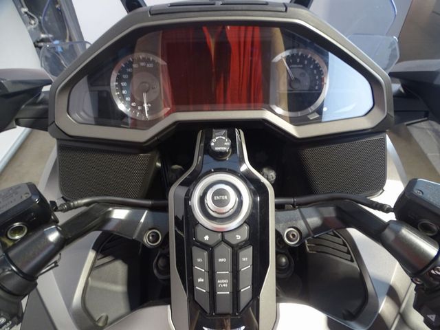 honda - gl-1800-goldwing-f6b