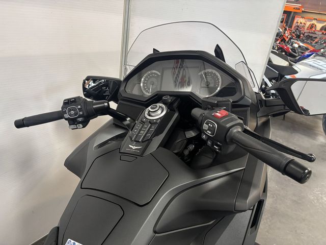 honda - gl-1800-goldwing-f6b