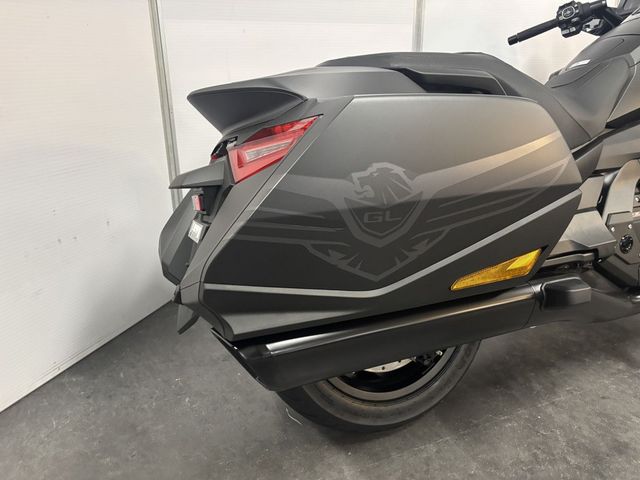 honda - gl-1800-goldwing-f6b