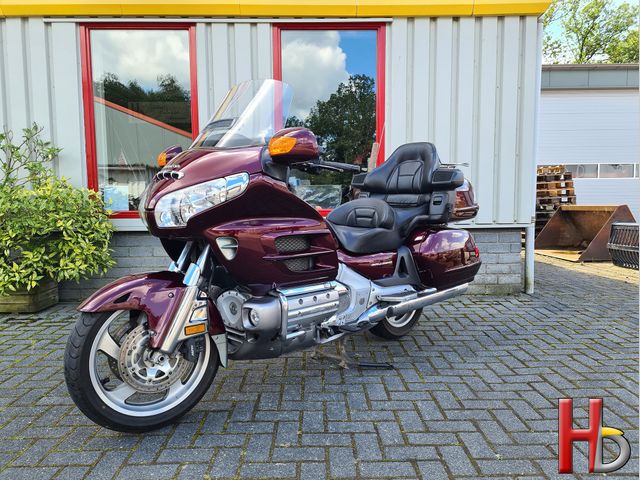 honda - gl-1800-goldwing-tour