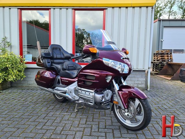 honda - gl-1800-goldwing-tour