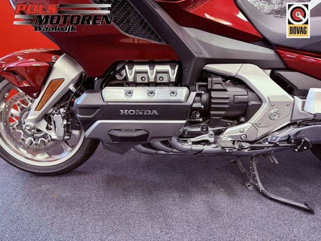 honda - gl-1800-goldwing-tour