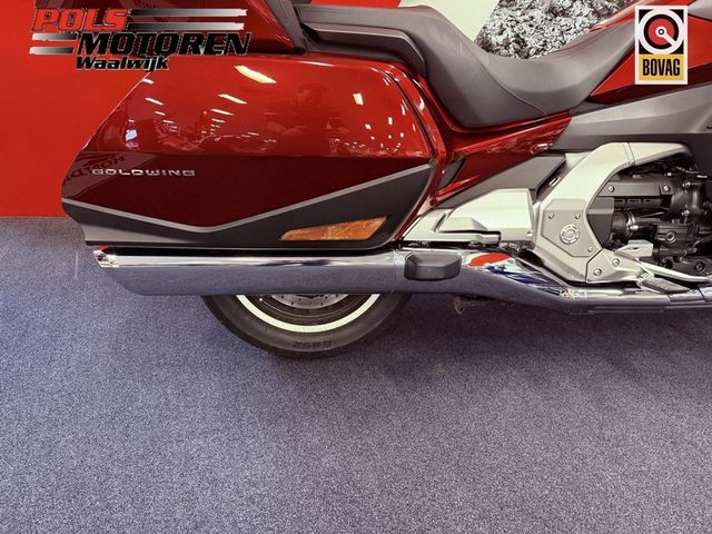 honda - gl-1800-goldwing-tour