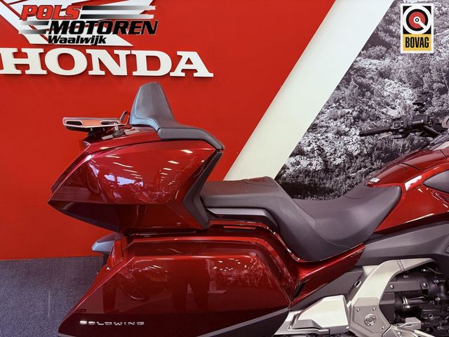 honda - gl-1800-goldwing-tour