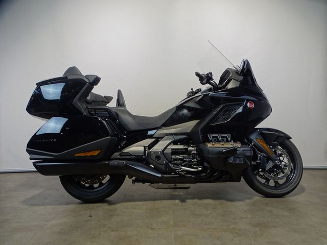 honda - gl-1800-goldwing-tour