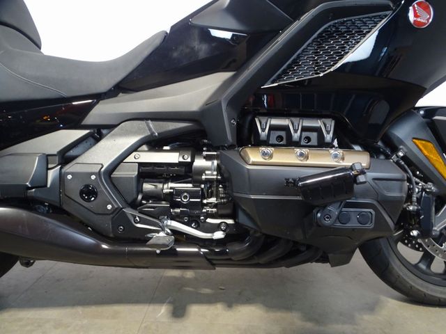 honda - gl-1800-goldwing-tour