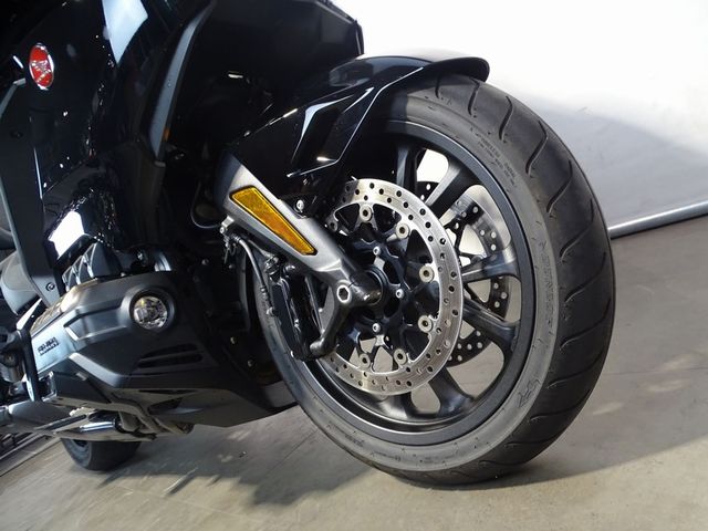 honda - gl-1800-goldwing-tour