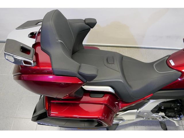 honda - gl-1800-goldwing-tour-dct