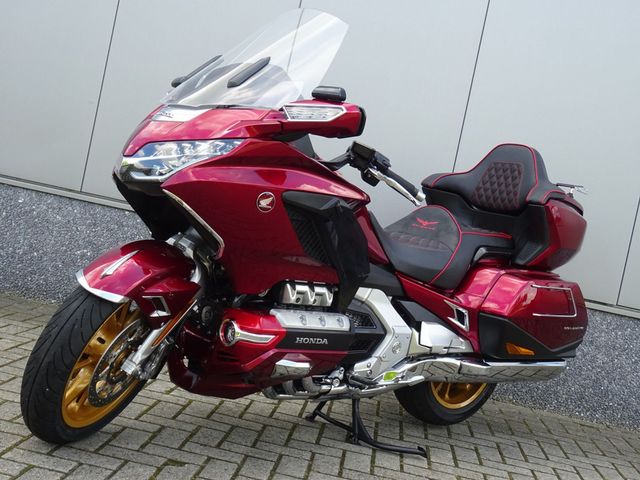 honda - gl-1800-goldwing-touring