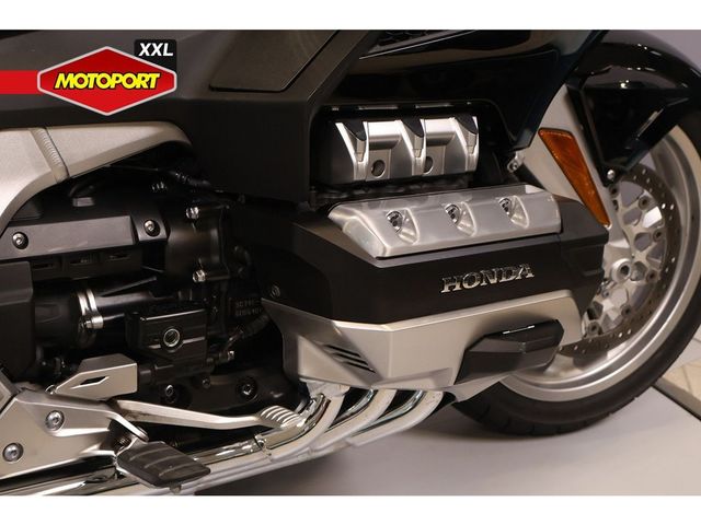 honda - gl-1800-goldwing-touring