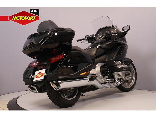 honda - gl-1800-goldwing-touring