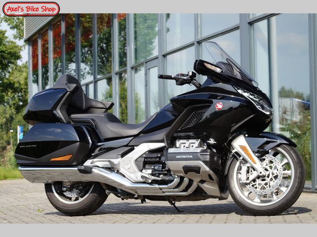 honda - gl-1800-goldwing-touring-deluxe