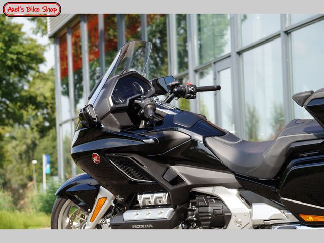 honda - gl-1800-goldwing-touring-deluxe