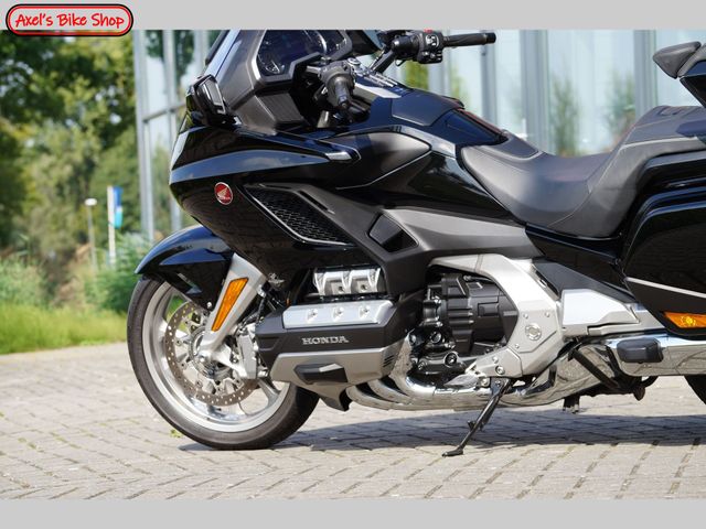 honda - gl-1800-goldwing-touring-deluxe