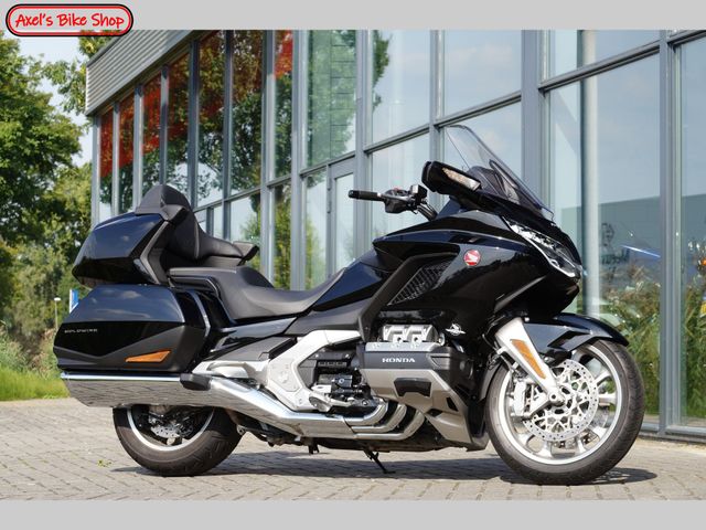 honda - gl-1800-goldwing-touring-deluxe