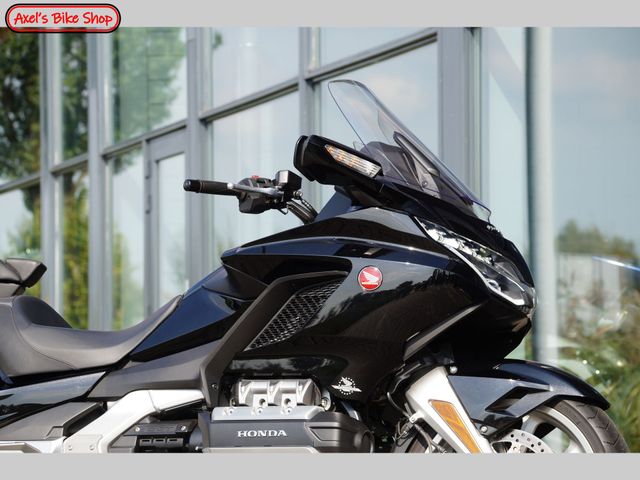 honda - gl-1800-goldwing-touring-deluxe