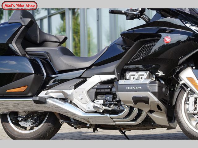 honda - gl-1800-goldwing-touring-deluxe