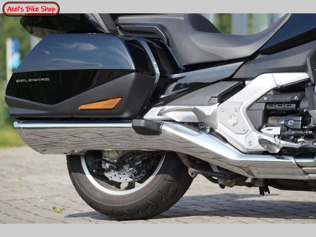 honda - gl-1800-goldwing-touring-deluxe