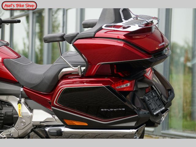 honda - gl-1800-goldwing-touring-deluxe