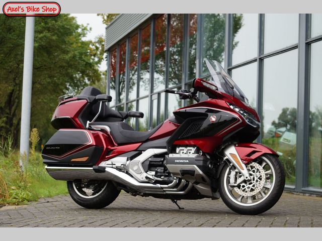 honda - gl-1800-goldwing-touring-deluxe