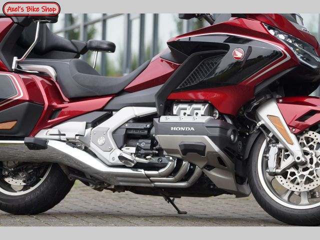 honda - gl-1800-goldwing-touring-deluxe