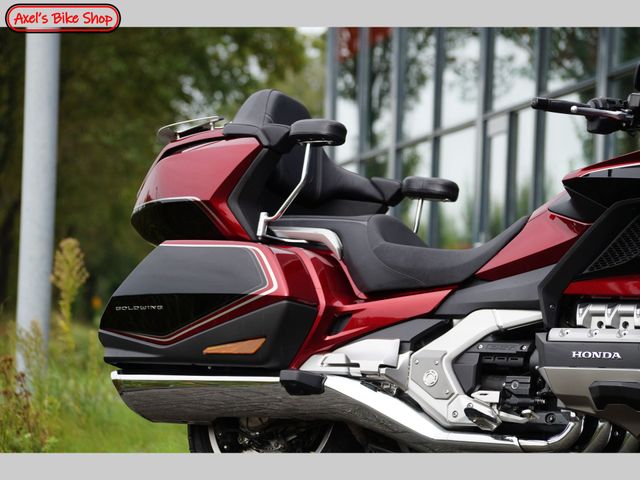 honda - gl-1800-goldwing-touring-deluxe