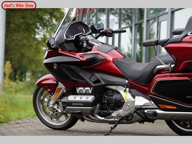 honda - gl-1800-goldwing-touring-deluxe