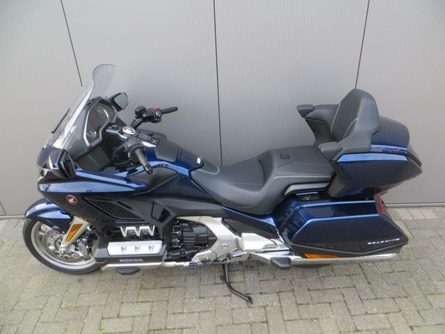 honda - gl-1800-goldwing-touring-deluxe