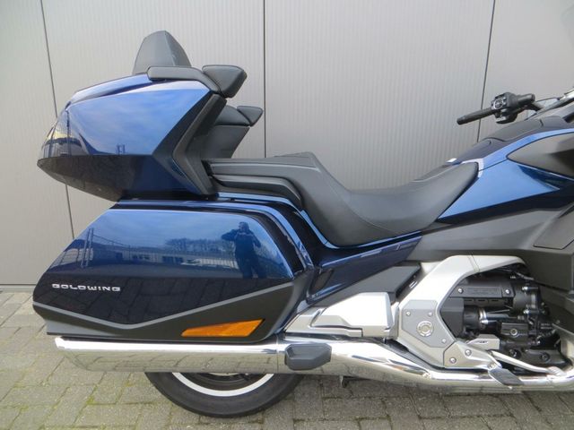 honda - gl-1800-goldwing-touring-deluxe