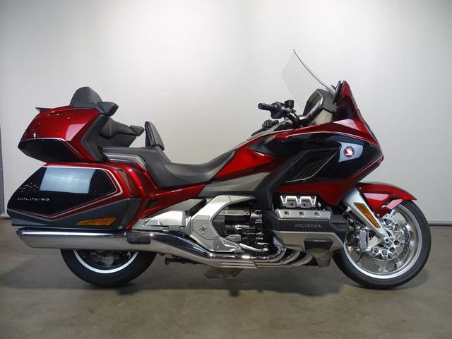 honda - gl-1800-goldwing-touring-deluxe