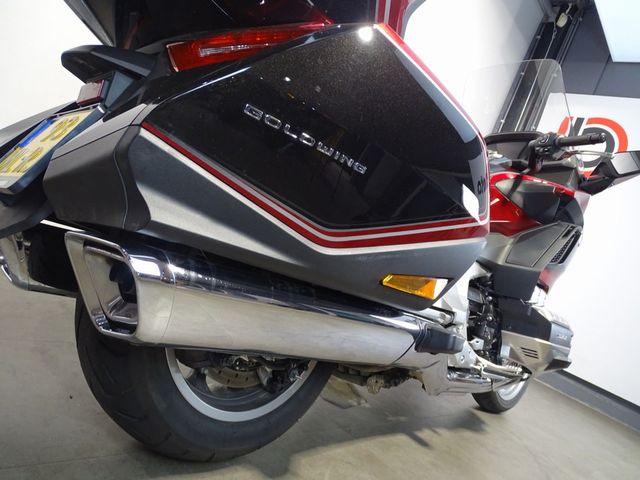 honda - gl-1800-goldwing-touring-deluxe