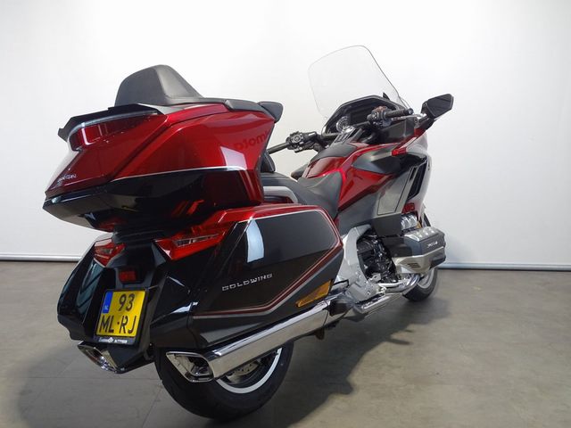 honda - gl-1800-goldwing-touring-deluxe