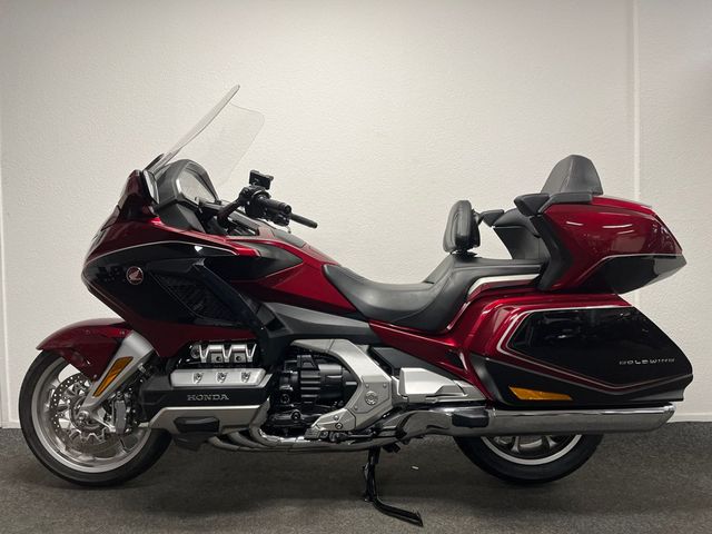 honda - gl-1800-goldwing-touring-deluxe