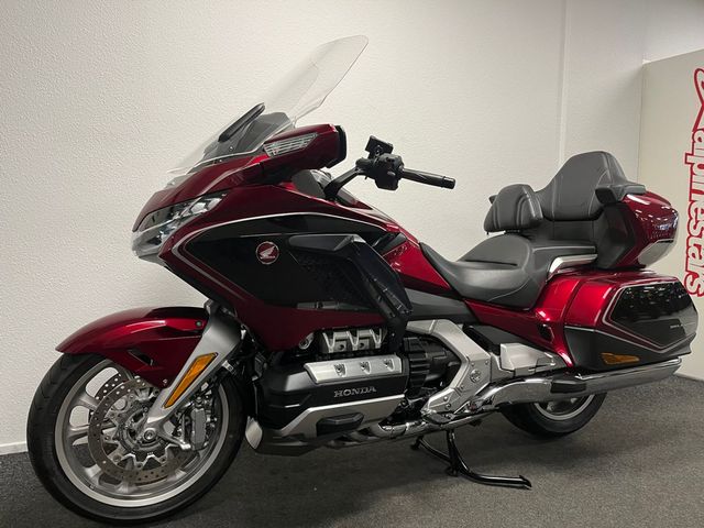 honda - gl-1800-goldwing-touring-deluxe