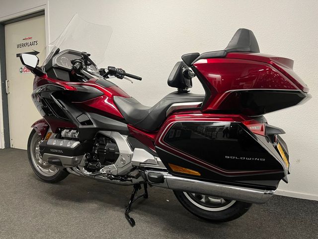 honda - gl-1800-goldwing-touring-deluxe