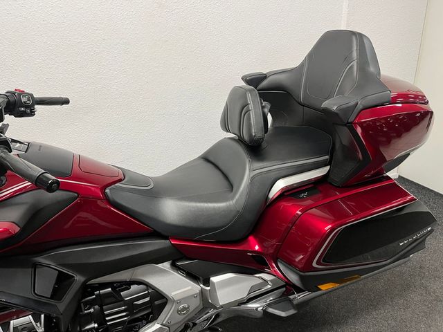 honda - gl-1800-goldwing-touring-deluxe