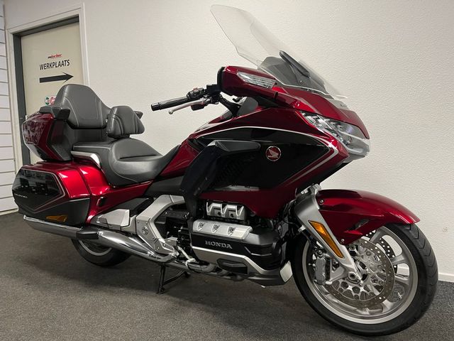 honda - gl-1800-goldwing-touring-deluxe